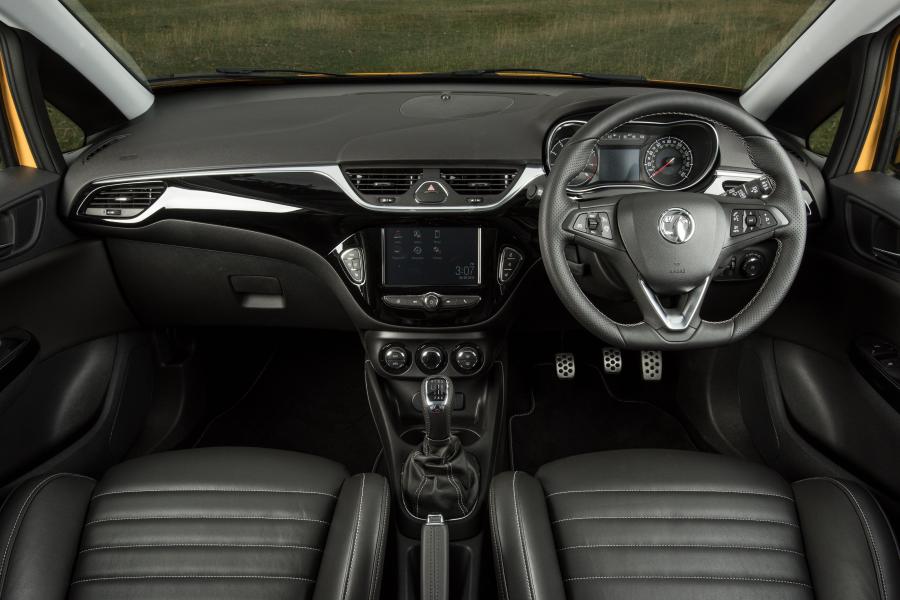 Торпедо Vauxhall Corsa GSi (E) 2018 года  (фото 24 из 26)